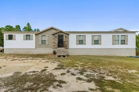 1109 Country Hill Rd, Lucedale, MS 39452