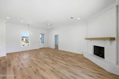 Living - 503 Harper Cv, Flowood, MS 39232 photo 3 of 4