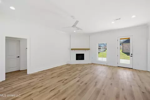 Living - 503 Harper Cv, Flowood, MS 39232 photo 2 of 4