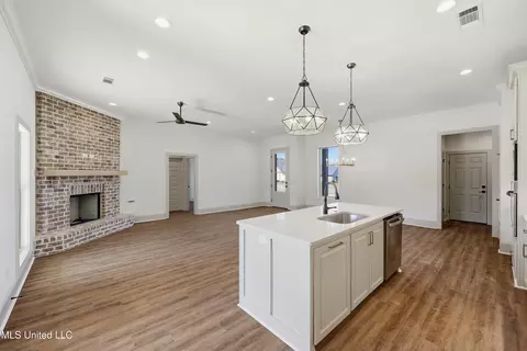 Living - 505 Harper Cv, Flowood, MS 39232 photo 4 of 4