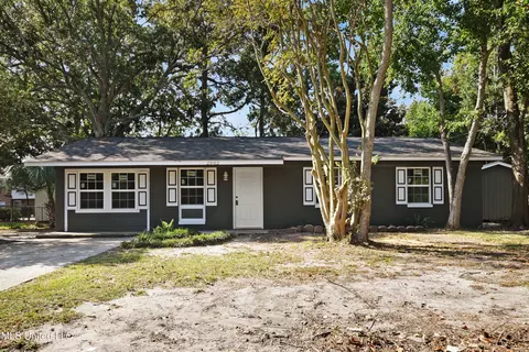 2902 Blanchard Ave, Pascagoula, MS 39581