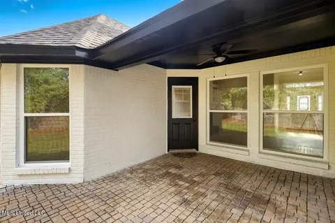 Exterior - 231 Greensview Dr, Brandon, MS 39047 photo 2 of 3