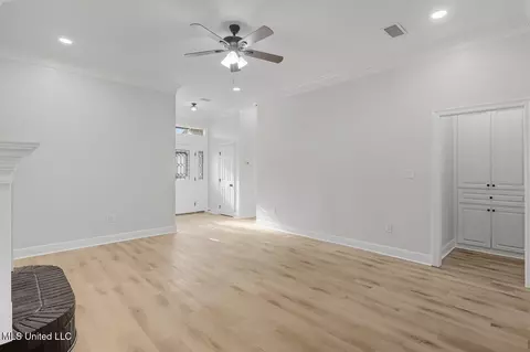 Living - 231 Greensview Dr, Brandon, MS 39047 photo 3 of 4