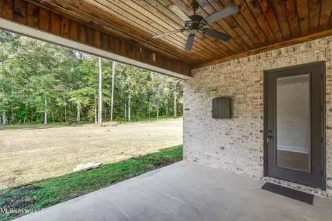 Exterior - 211 Lost Oak Ln, Brandon, MS 39047 photo 9 of 15