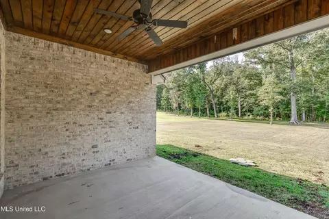 Exterior - 211 Lost Oak Ln, Brandon, MS 39047 photo 8 of 15