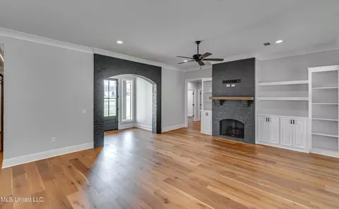 Living - 211 Lost Oak Ln, Brandon, MS 39047 photo 2 of 4