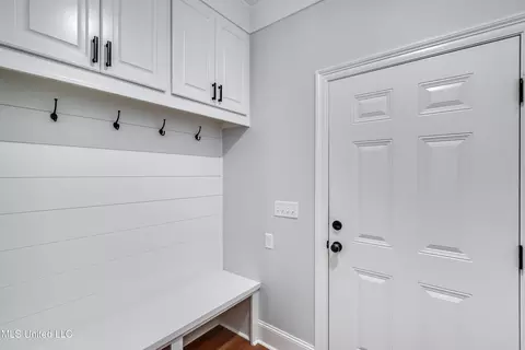 Entry Way - 211 Lost Oak Ln, Brandon, MS 39047 photo 4 of 4