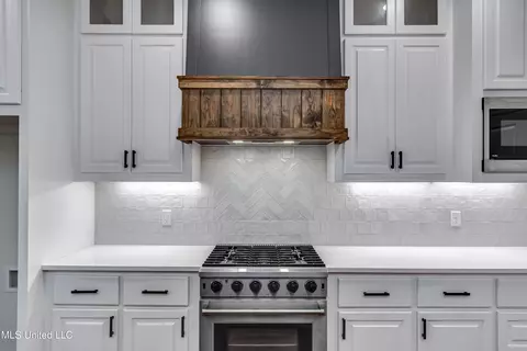 Kitchen - 211 Lost Oak Ln, Brandon, MS 39047 photo 5 of 5
