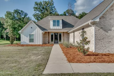 Exterior - 211 Lost Oak Ln, Brandon, MS 39047 photo 3 of 15