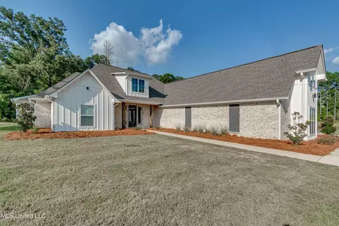 Exterior - 211 Lost Oak Ln, Brandon, MS 39047 photo 4 of 15