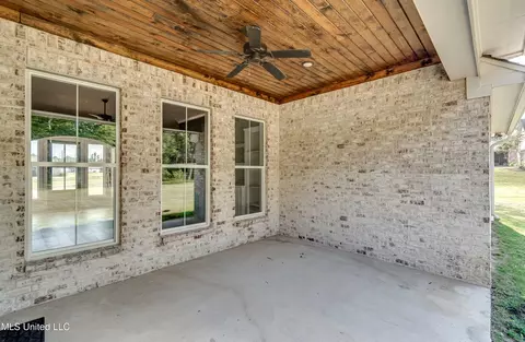 Exterior - 211 Lost Oak Ln, Brandon, MS 39047 photo 10 of 15