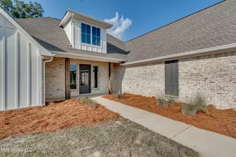 Exterior - 211 Lost Oak Ln, Brandon, MS 39047 photo 5 of 15
