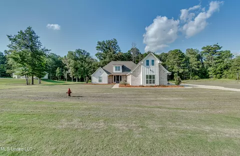 Exterior - 211 Lost Oak Ln, Brandon, MS 39047 photo 2 of 15