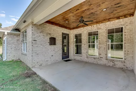 Exterior - 211 Lost Oak Ln, Brandon, MS 39047 photo 11 of 15