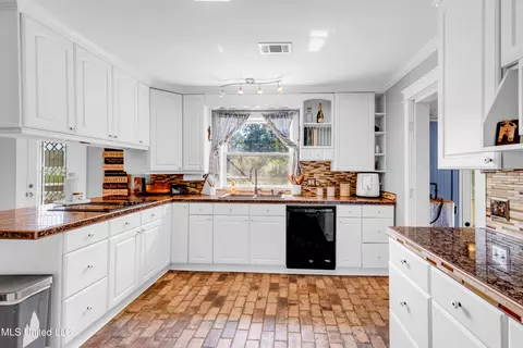 21922 Saucier Lizana Rd, Saucier, MS 39574 photo 9