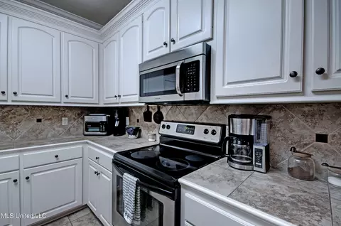 Kitchen - 100 Memory Ln, Madison, MS 39110 photo 3 of 3