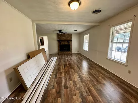 Living - 1317 NW Frances Ave, Magee, MS 39111 photo 4 of 5