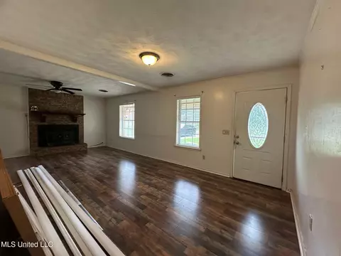 Living - 1317 NW Frances Ave, Magee, MS 39111 photo 3 of 5
