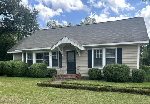 112 E Jefferson Ave, Greenwood, MS 38930