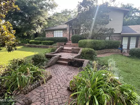 19589 Juniper Dr, Saucier, MS 39574