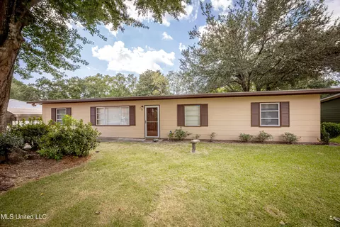 311 Holcomb Blvd, Ocean Springs, MS 39564