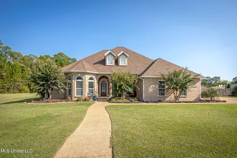 6100 Silverleaf Dr, Ocean Springs, MS 39564