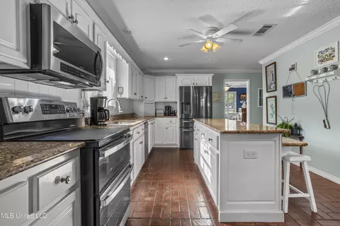 Kitchen - 147 Blue Springs Rd, Lucedale, MS 39452 photo 4 of 5