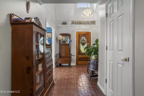 Entry Way - 147 Blue Springs Rd, Lucedale, MS 39452 photo 2 of 10