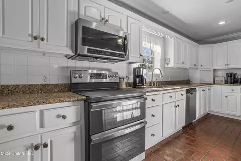 Kitchen - 147 Blue Springs Rd, Lucedale, MS 39452 photo 3 of 5