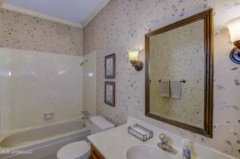Bath - 6 Heritage Ct, Jackson, MS 39211 photo 12 of 12