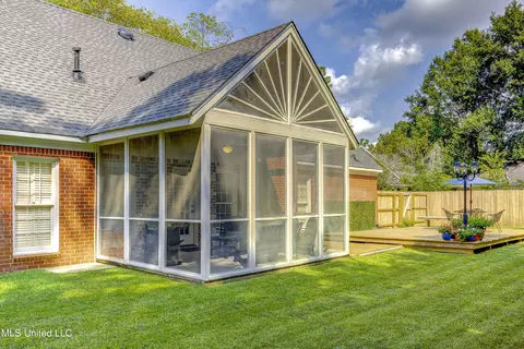 Exterior - 6 Heritage Ct, Jackson, MS 39211 photo 4 of 17