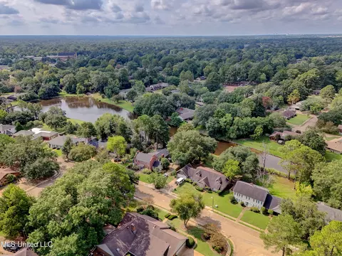 View/Area - 6 Heritage Ct, Jackson, MS 39211 photo 1 of 2