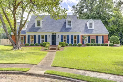 Exterior - 6 Heritage Ct, Jackson, MS 39211 photo 2 of 17
