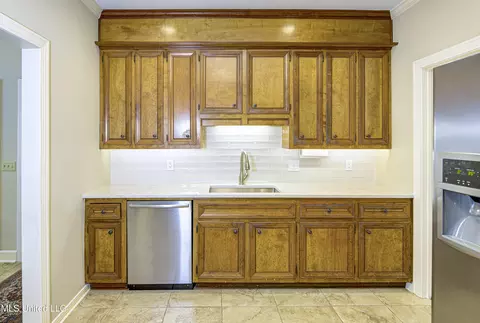 Kitchen - 6 Heritage Ct, Jackson, MS 39211 photo 6 of 7