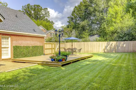 Exterior - 6 Heritage Ct, Jackson, MS 39211 photo 10 of 17