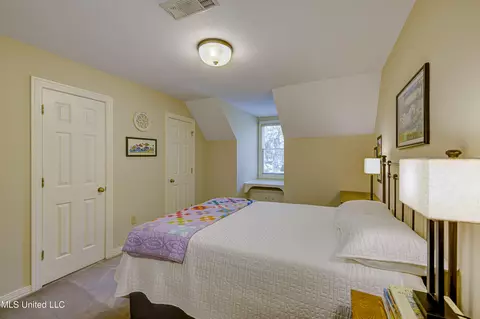 Bedroom - 6 Heritage Ct, Jackson, MS 39211 photo 5 of 9