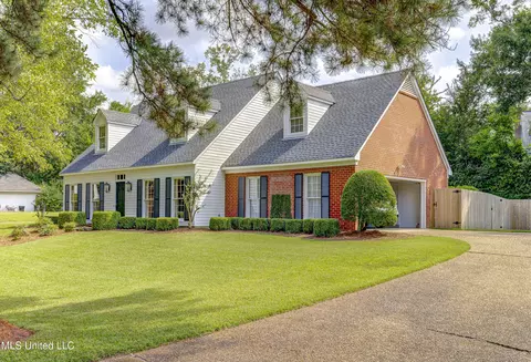 Exterior - 6 Heritage Ct, Jackson, MS 39211 photo 3 of 17