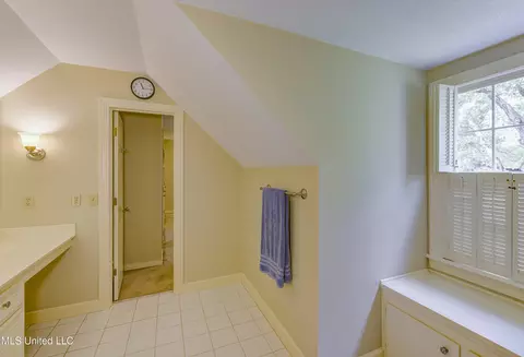Bath - 6 Heritage Ct, Jackson, MS 39211 photo 4 of 12