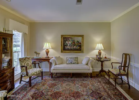 Living - 6 Heritage Ct, Jackson, MS 39211 photo 1 of 8