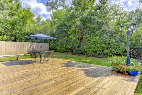 Exterior - 6 Heritage Ct, Jackson, MS 39211 photo 7 of 17