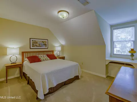 Bedroom - 6 Heritage Ct, Jackson, MS 39211 photo 8 of 9