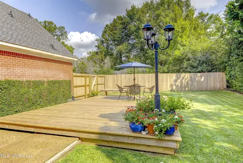 Exterior - 6 Heritage Ct, Jackson, MS 39211 photo 6 of 17