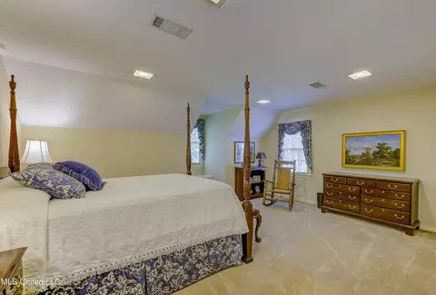 Bedroom - 6 Heritage Ct, Jackson, MS 39211 photo 1 of 9