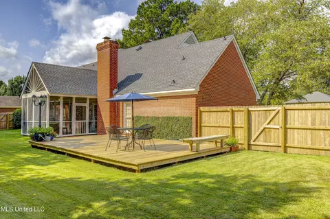 Exterior - 6 Heritage Ct, Jackson, MS 39211 photo 9 of 17
