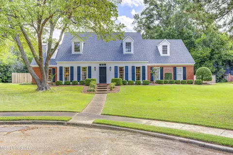 6 Heritage Ct, Jackson, MS 39211