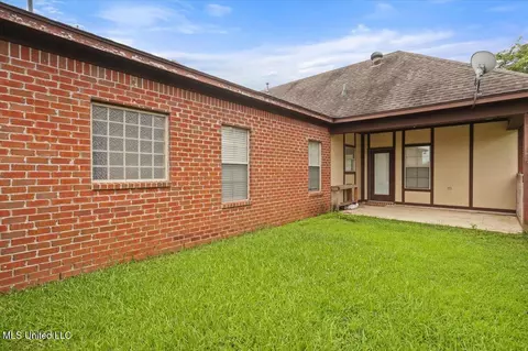Exterior - 409 Sand Stone Pl, Brandon, MS 39042 photo 3 of 4