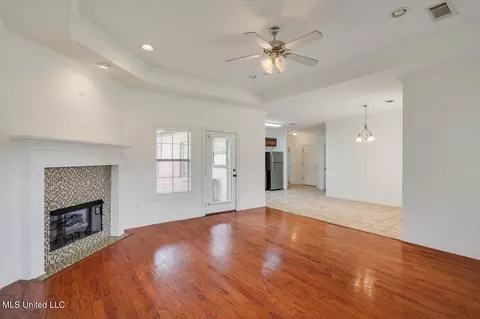 Living - 409 Sand Stone Pl, Brandon, MS 39042 photo 3 of 3
