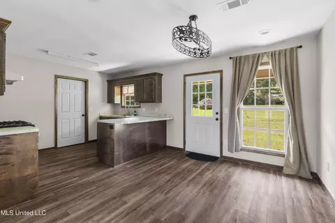 Entry Way - 5550 Springridge Rd, Raymond, MS 39154 photo 5 of 5