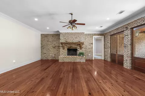 Living - 5550 Springridge Rd, Raymond, MS 39154 photo 2 of 7