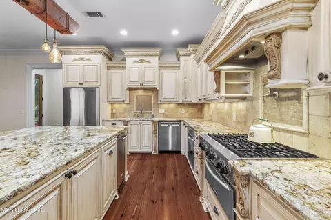 Kitchen - 5550 Springridge Rd, Raymond, MS 39154 photo 5 of 8
